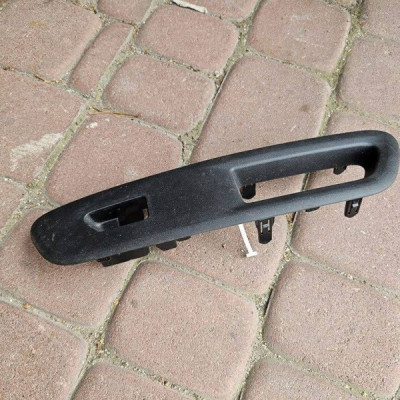 Obudowa osłona drzwi prawy przód szyby Toyota Aygo X 2700488X