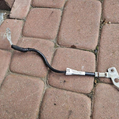 Klema minusowa przewód wąż instalacja Toyota Aygo X 82114-K2010