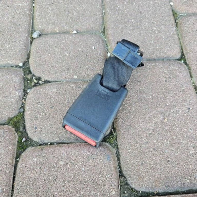 Zapinka wpinka klamra pasów tył tylnych Toyota Aygo X 50G9P4C16P