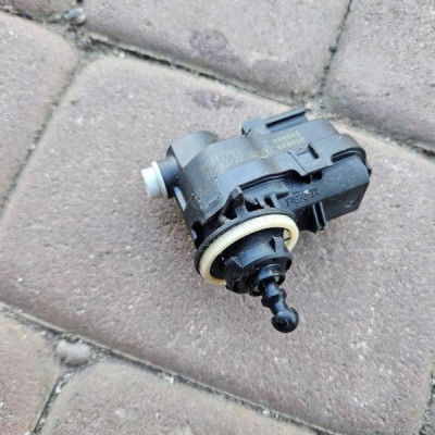 Silniczek lampy przód przedniej regulacja Toyota Aygo X 90013783