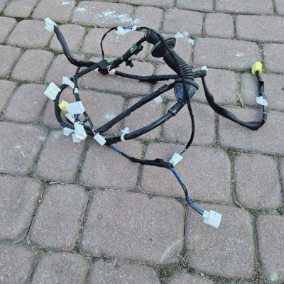 Instalacja wiązka drzwi przód przednich prawych Toyota Aygo X 82151-0H500